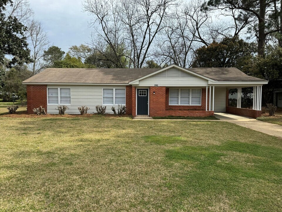 990 Parkwood Dr in Montgomery, AL - Building Photo