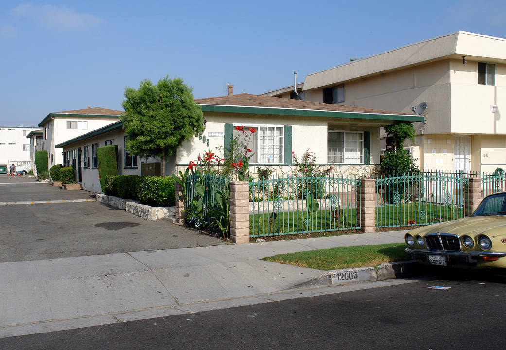 12603 Eucalyptus Ave in Hawthorne, CA - Building Photo