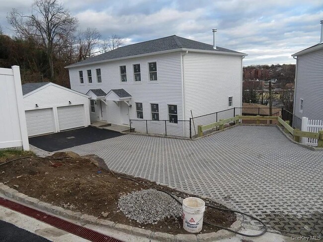 62 Gibson Pl in Yonkers, NY - Building Photo - Building Photo