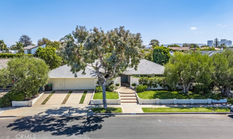 1620 Lincoln Ln in Newport Beach, CA - Building Photo