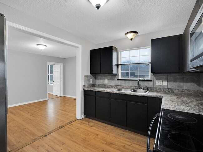 1802 N Wilhite St in Cleburne, TX - Building Photo - Building Photo