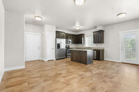 Creekside Oaks in Layton, UT - Building Photo - Building Photo