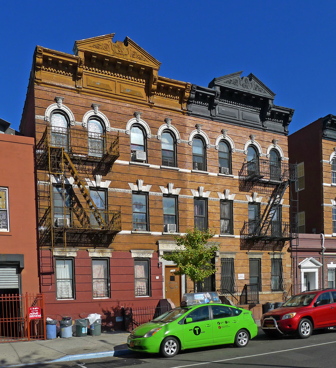 2555 Church Ave in Brooklyn, NY - Foto de edificio