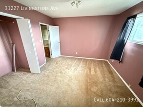 31227 Livingstone Ave in Abbotsford, BC - Building Photo - Building Photo