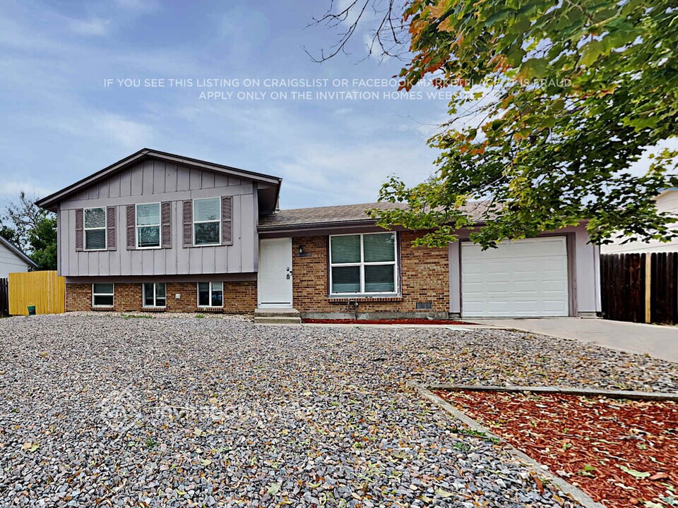2557 S Memphis Way in Aurora, CO - Building Photo