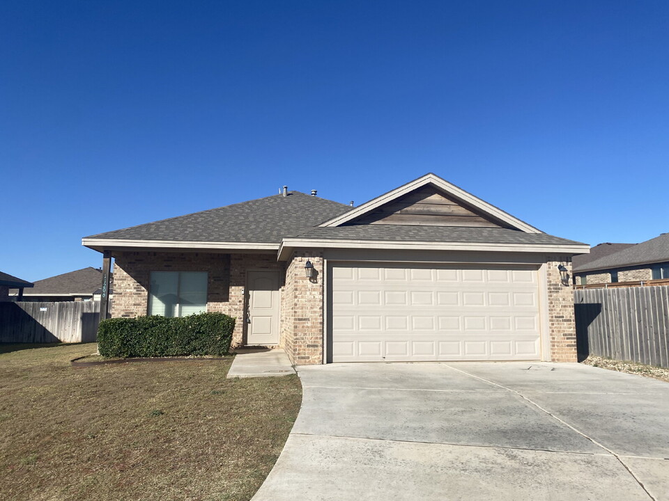 11206 Athens Ave in Lubbock, TX - Building Photo