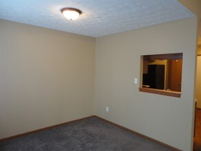 1484 Persimmon Cir in Greenfield, IN - Building Photo - Building Photo