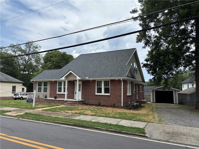107 Johnson St in Cartersville, GA - Building Photo - Building Photo