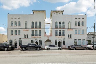 1250 SW 6th St in Miami, FL - Foto de edificio - Building Photo
