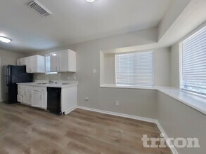 6511 Grey Oaks Dr in Houston, TX - Building Photo - Building Photo