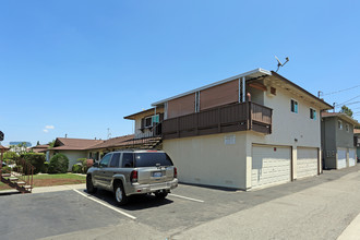 7572 Volga Dr in Huntington Beach, CA - Foto de edificio - Building Photo