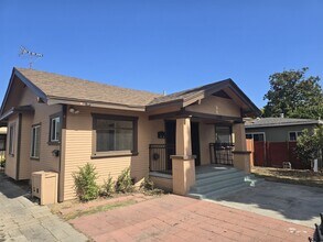2538 Elm Ave in Long Beach, CA - Building Photo - Building Photo