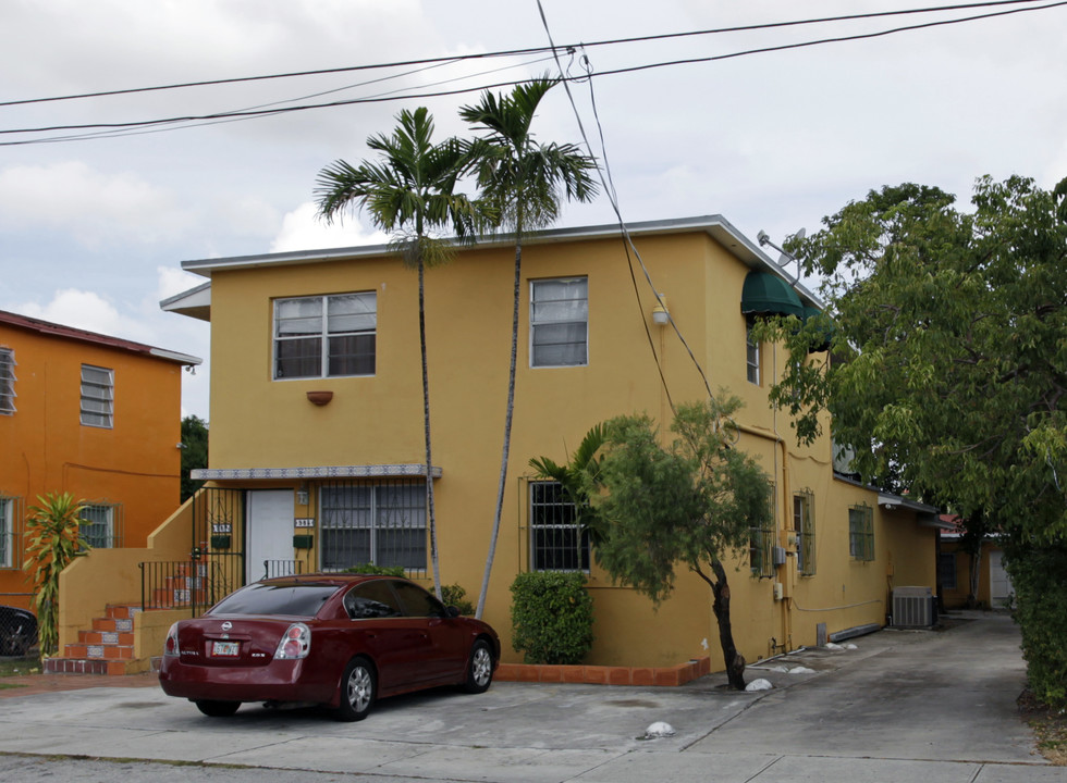 985 SW 10th St in Miami, FL - Building Photo