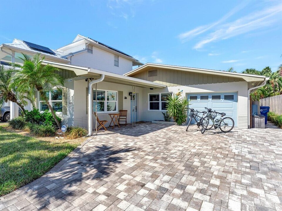 3204 S Maritana Dr in St Pete Beach, FL - Building Photo
