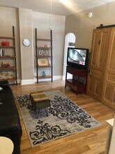 400 W Gay St, Unit A in West Chester, PA - Foto de edificio - Building Photo