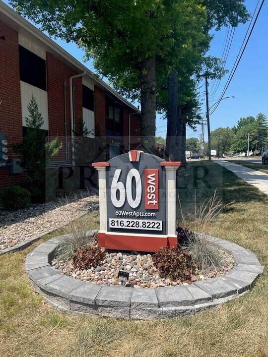 6053 Barton Ave in Shawnee, KS - Building Photo