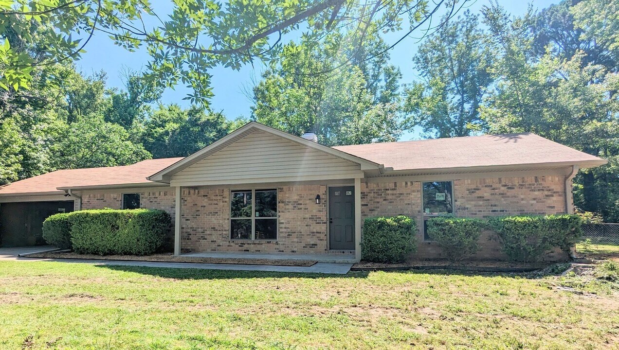 5706 Bandera St in Texarkana, TX - Building Photo