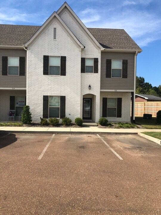 112 Robbins Cir in Oxford, MS - Building Photo