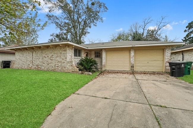 1615 Hidden Valley Dr in Houston, TX - Building Photo - Building Photo