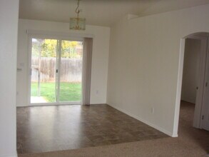 1029 N Maple Creek Ave in Meridian, ID - Building Photo - Building Photo