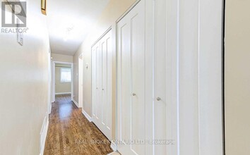 22 Rozell Rd in Toronto, ON - Building Photo - Building Photo