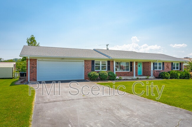 8140 Holly Crest Dr in Chattanooga, TN - Building Photo - Building Photo