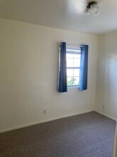 4781 Avalon Ave in Santa Barbara, CA - Foto de edificio - Building Photo