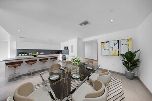 88 SW 7th St, Unit 1004 in Miami, FL - Building Photo