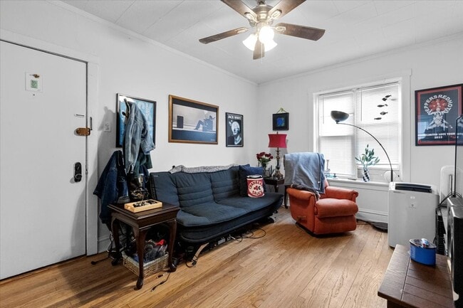 652 W Oakdale Ave, Unit 3N