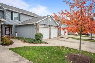 Mannington Place in Stow, OH - Building Photo