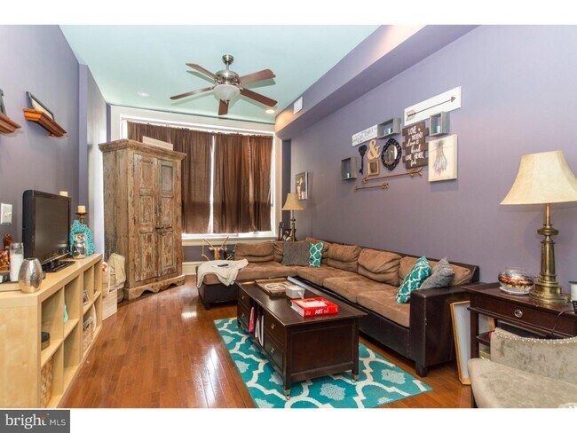 1712 W Girard Ave-Unit -1 in Philadelphia, PA - Foto de edificio - Building Photo