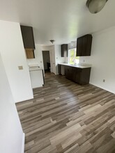 1921 87th Avenue Ct W in University Place, WA - Foto de edificio - Building Photo
