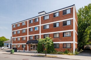 6040 Gouin Boul O in Montréal, QC - Building Photo