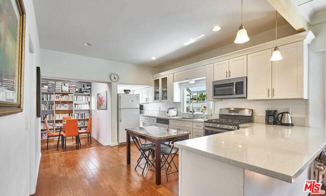 116 S Alexandria Ave in Los Angeles, CA - Building Photo - Building Photo