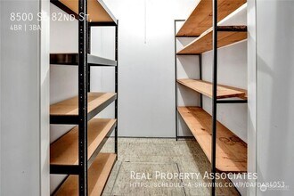 8500 SE 82nd St in Mercer Island, WA - Building Photo - Building Photo