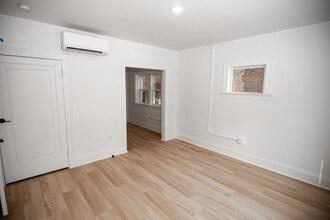 1388 W 83rd St, Unit 212 in Cleveland, OH - Building Photo - Building Photo