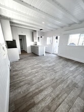 301A Broadway Street, Unit Studio + small bonus room in Venice, CA - Building Photo - Building Photo