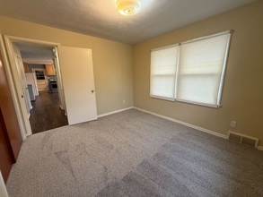 221 S Thomas St in Fremont, NE - Building Photo - Building Photo