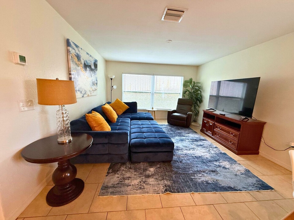 37132 Grassy Hill Ln in Dade City, FL - Building Photo