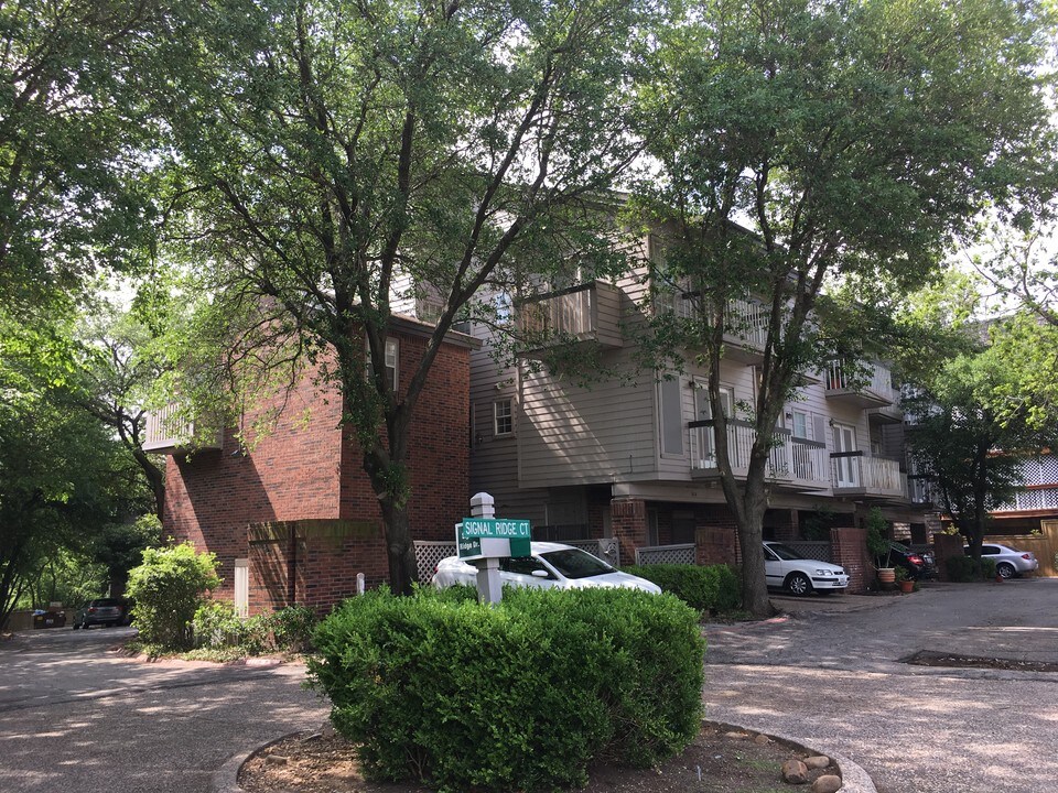 Fair Oaks Carriage Home in Dallas, TX - Foto de edificio