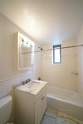 160 E 84th St in New York, NY - Building Photo - Building Photo