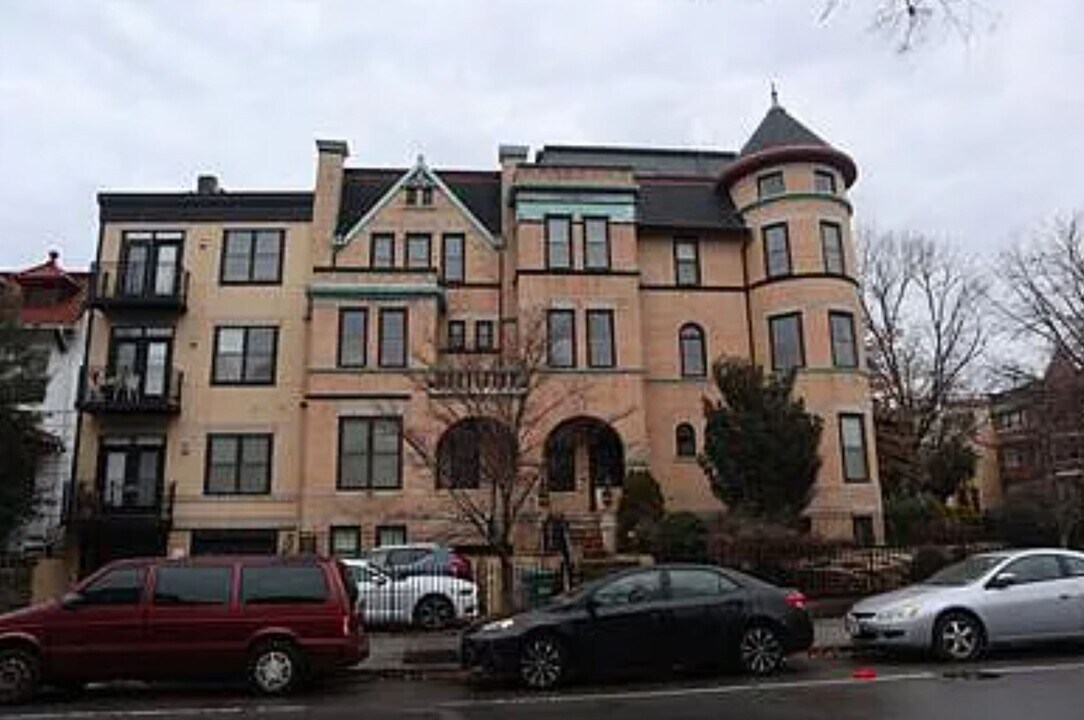 1300 Euclid St NW in Washington, DC - Building Photo