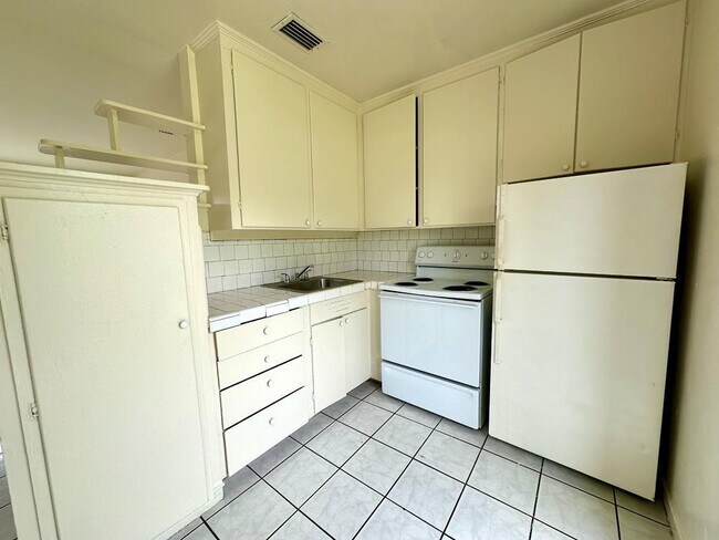 528 58th St in West Palm Beach, FL - Building Photo - Building Photo