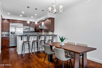 4909 N Woodmere Fairway in Scottsdale, AZ - Foto de edificio - Building Photo