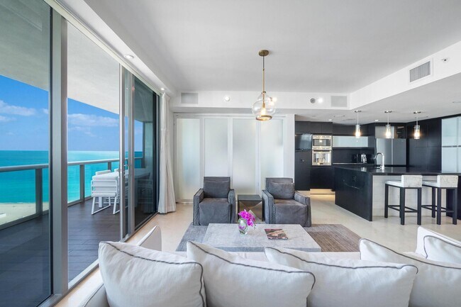 5875 Collins Ave in Miami Beach, FL - Building Photo - Building Photo