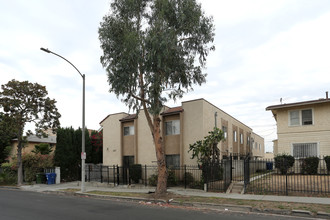 327 N Oxford Ave in Los Angeles, CA - Building Photo - Building Photo