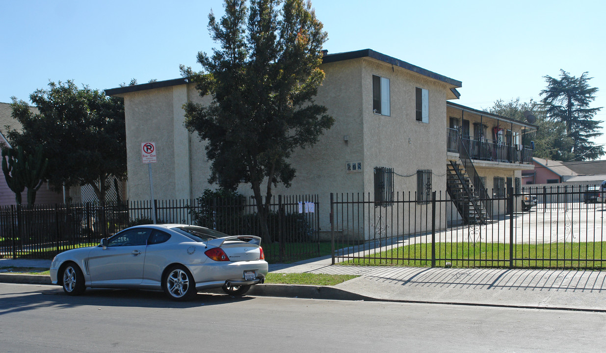 678 40th Pl in Los Angeles, CA - Building Photo