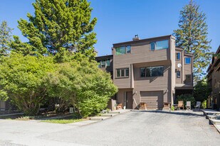 838 3 St in Canmore, AB - Building Photo