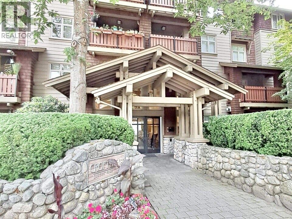 18 Smokey Smith Pl in New Westminster, BC - Building Photo