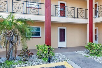 10351 Regal Dr in Largo, FL - Building Photo - Building Photo